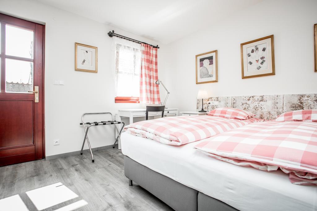 Velké Číčovice Hotel Dvur Hoffmeister מראה חיצוני תמונה